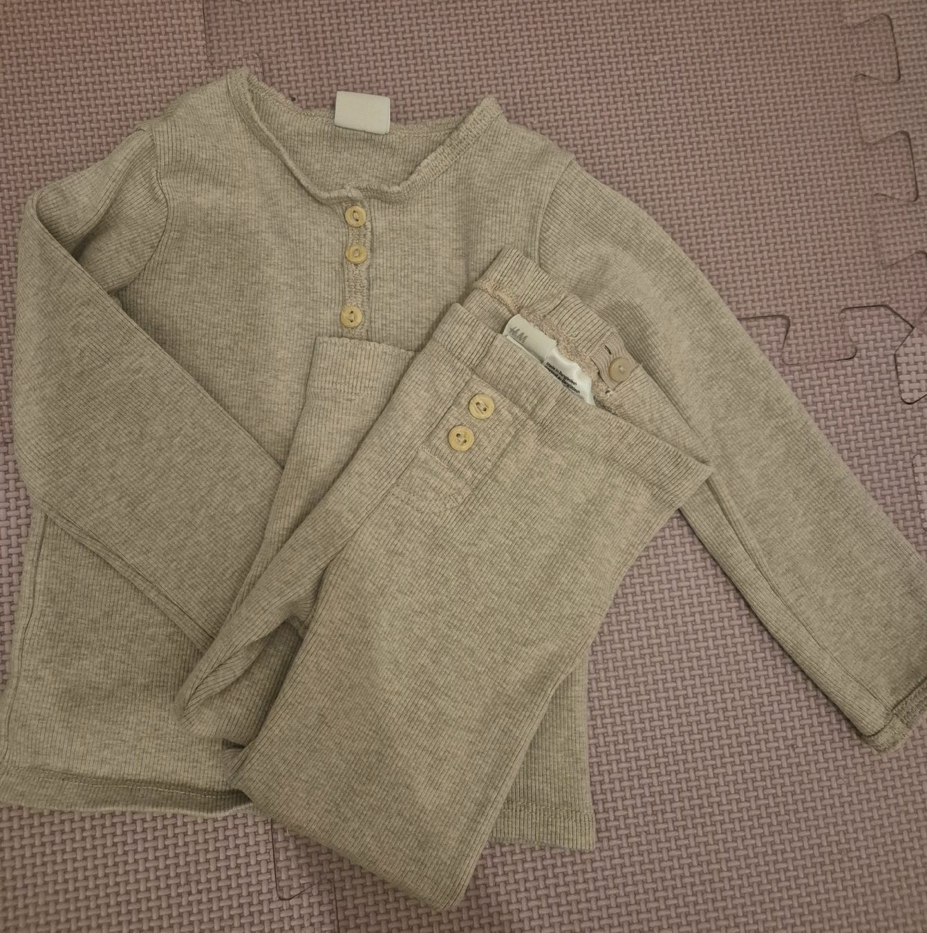 H&M Lotti & Set di vestiti: H&M Set beige Gr. 86 – Nuovo (secondo la descrizione) da Villars-sur-Glâne venduto da Thalimey 1