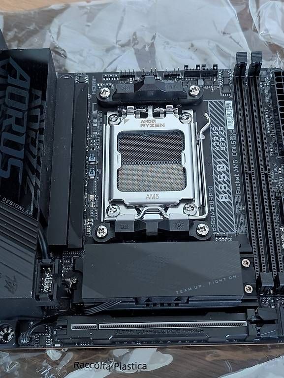 Gigabyte Mainboards: Gigabyte B850I Aorus Pro Mini-ITX Mainboard – Gebraucht aus Egliswil von LANgsam_86 1