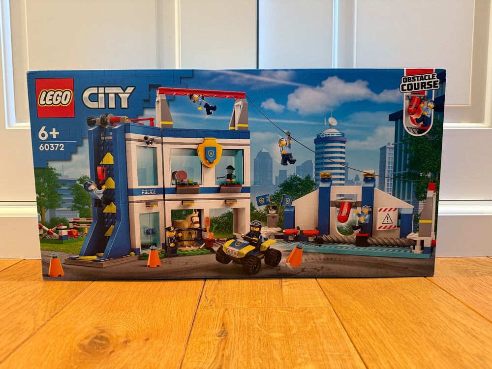 Vitrine Officielle LEGO City Cité De La Police – Réf 60372 – Éléments électroniques Inclus