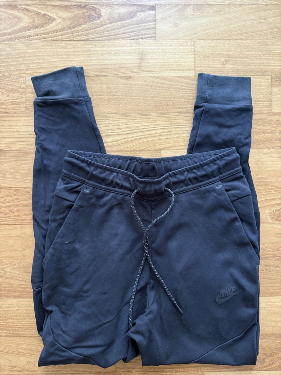 Nike Pantaloni: Trainerhose von Nike – Usato da Adligenswil venduto da mypremium-shop 1