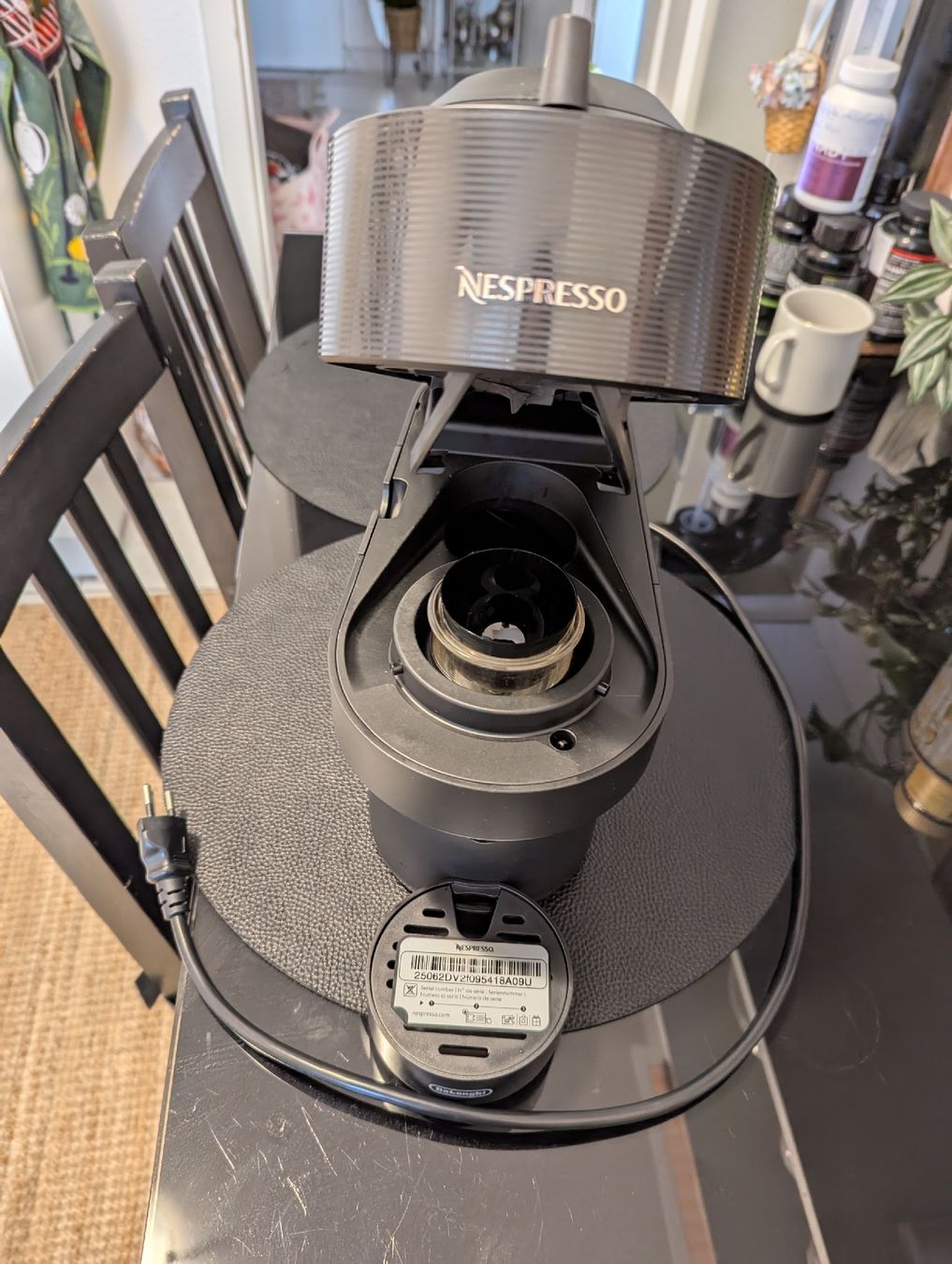 Machine à café Nespresso DeLonghi Vertuo noir bon état (Gebraucht) in ...