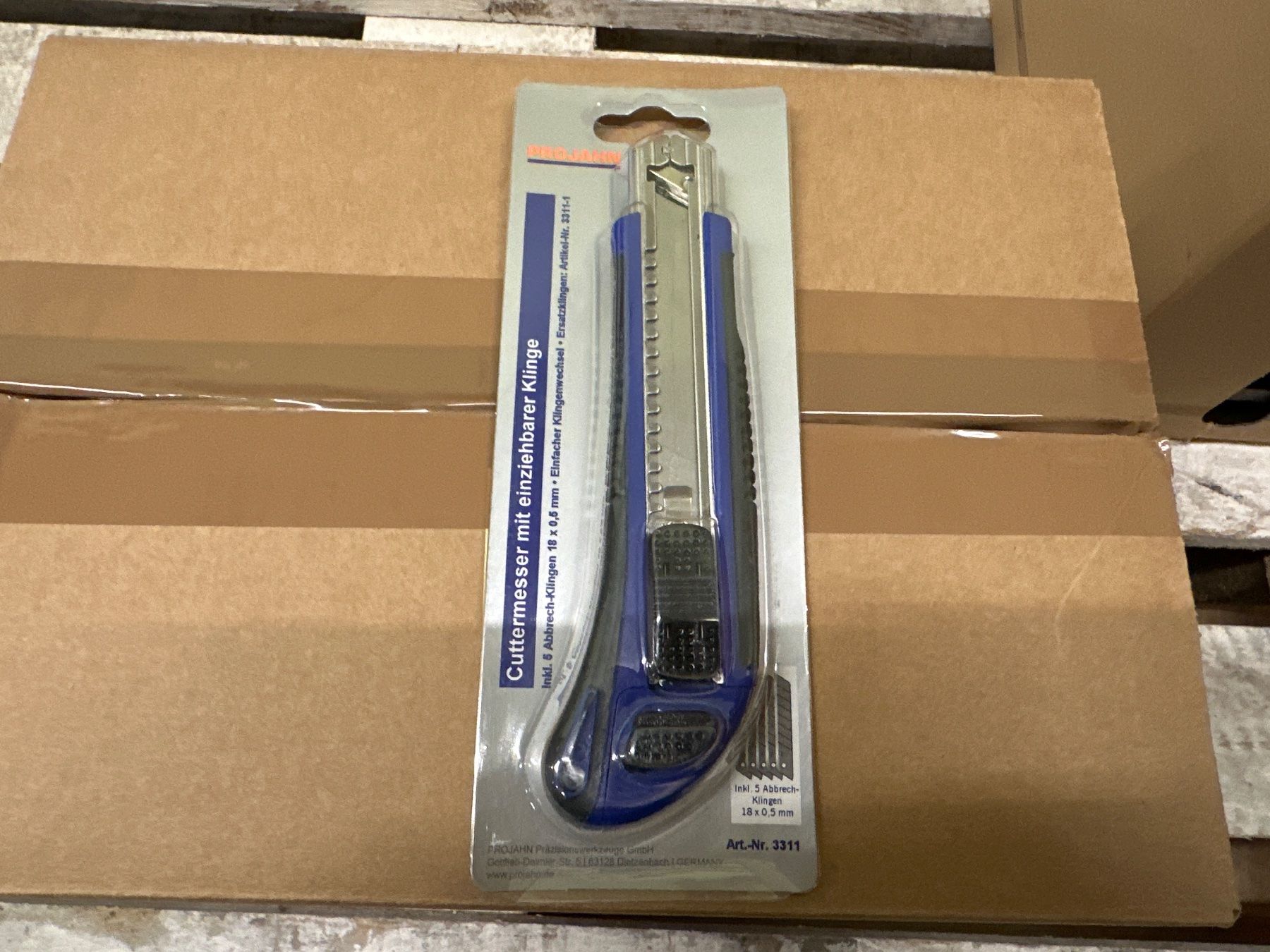 Coltelli: Cuttermesser, mit einziehbarer Klinge statt 15.20 – Nuovo e nell'imballaggio originale da Necker venduto da liq24 1