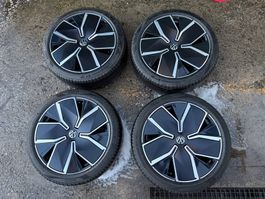 VW Passat B9 3J Leeds Alufelgen mit Sommerreifen 235/40 R19