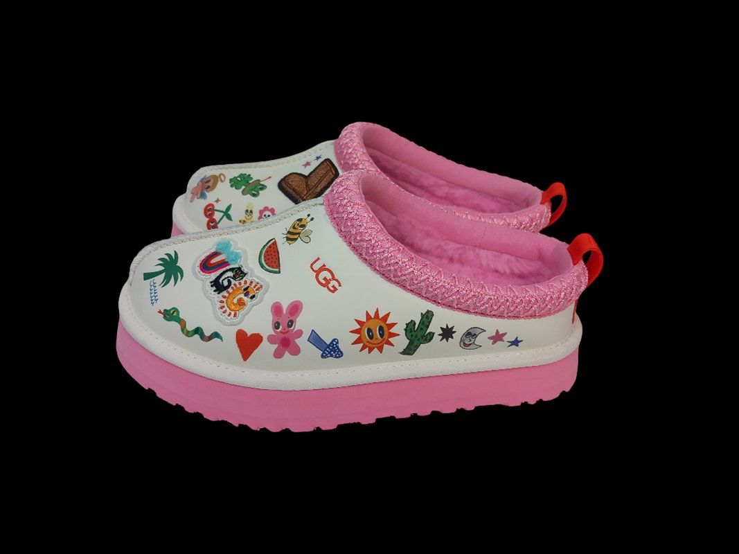 Ugg Scarpe per ragazze: UGG Pantoffeln K Tazz Pop Sketch – Nuovo (secondo la descrizione) da Hünenberg venduto da Restwert_Zug