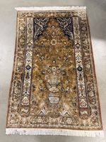 Orientalischer Teppich handgeknüpft mit Tiermotiven