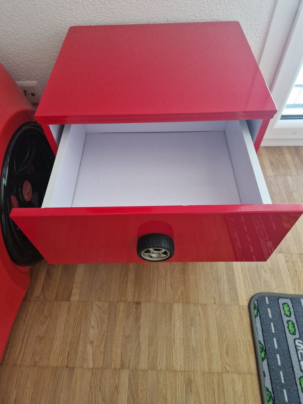 Nachttische: Meuble / table de nuit enfant – Gebraucht aus Blonay von chrisgendre
