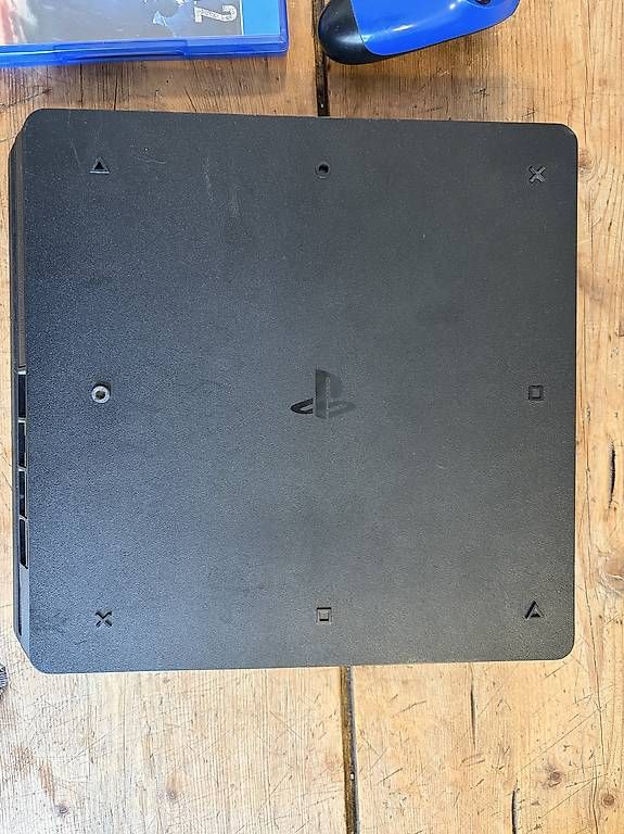 Console: Ps4 Slim 500 Gb – Usato da Scuol venduto da jul_xwm9 2