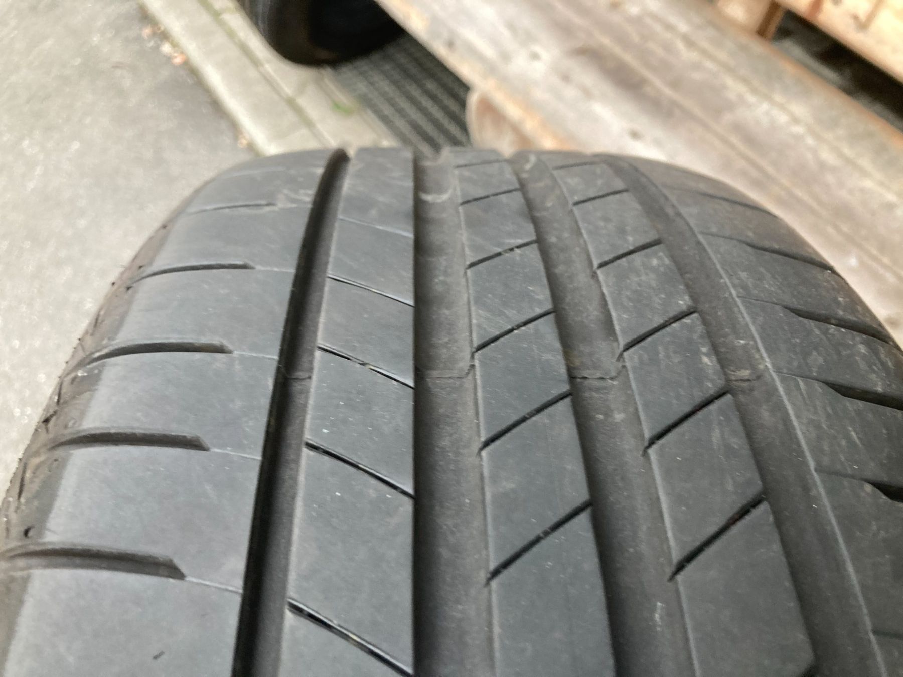 Bridgestone Pneus & Kompletträder: 225/45R17 Sommerpneu Bridgestone – Gebraucht aus Cham von WB2223 5