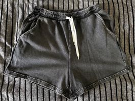 Coole Sommer-Shorts, grau, Grösse M, neuwertig!