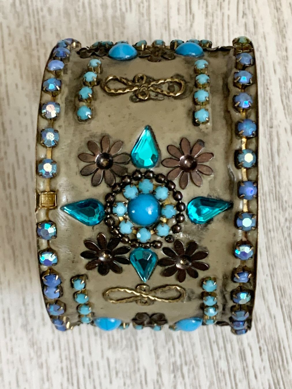 Bracciali & Braccialetti: Schöner Armreif mit Steinen verziert – Usato da Kloten venduto da Nephty 1
