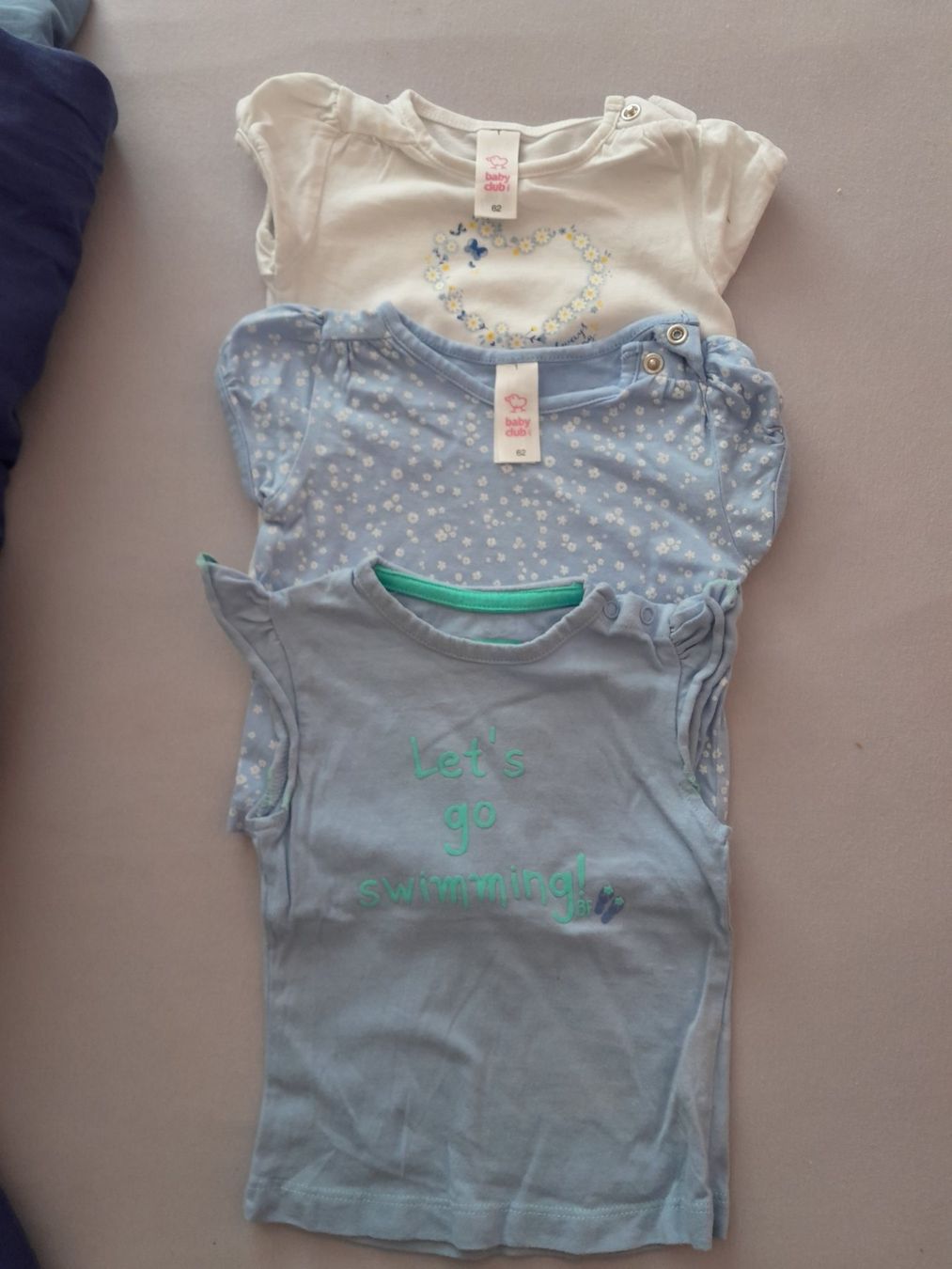 Blusen, T-Shirts & Tops: Kinder Kurzarmshirts Grösse 62/68 – Gebraucht aus Worb von Osterthal