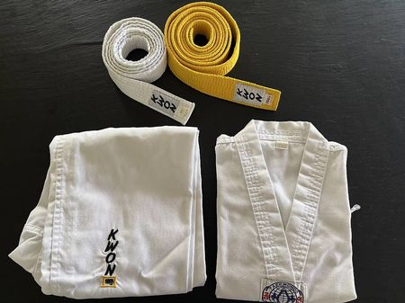 Taekwondo-Anzug Kwon, Gr. 130, inkl. Weiss- und Gelbgurt