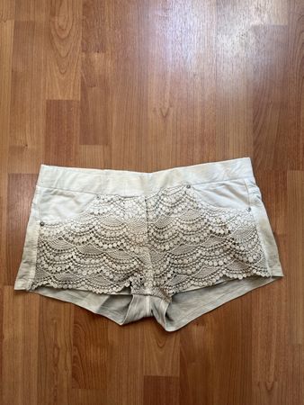 Pantaloncini donna panna pizzo taglia S usato