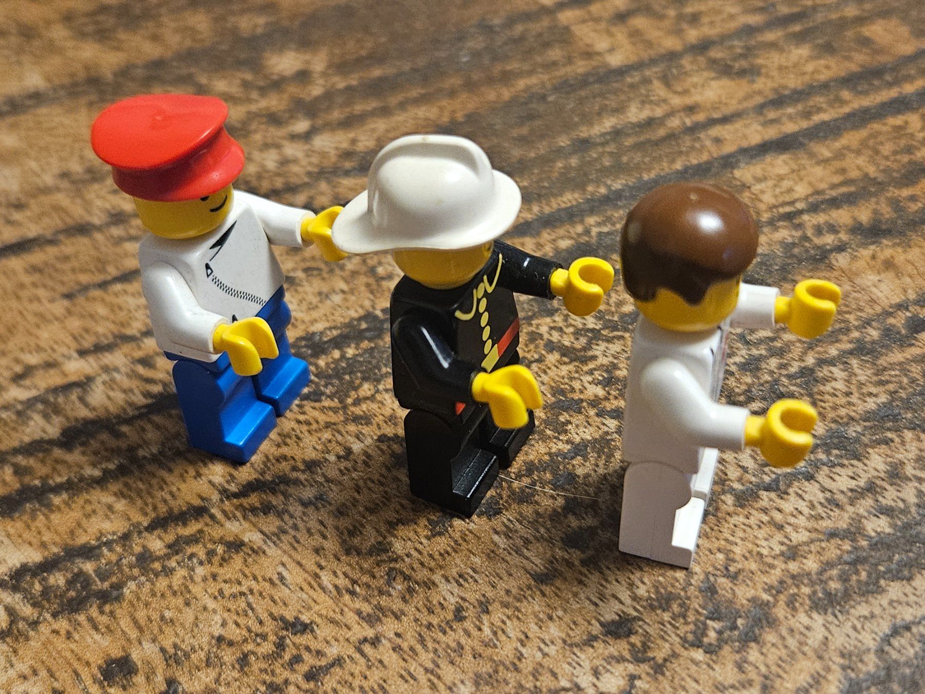 Lego Kit di costruzioni: lego lot de 3 figurines – Usato da Confignon venduto da Ecrofigs 3