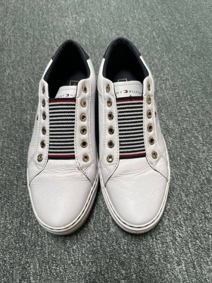 Tommy Hilfiger Scarpe da donna: Sneaker Tommy Hilfiger weiss Leder  – Usato da Baltschieder venduto da YmroBe