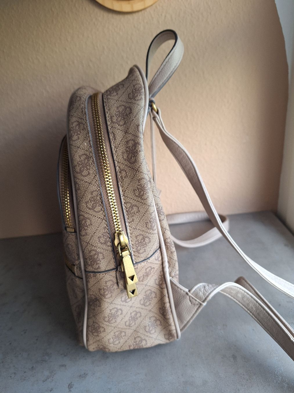 Guess Rucksäcke: Guess Damen Rucksack  – Gebraucht aus Sursee von Schuepbi 1