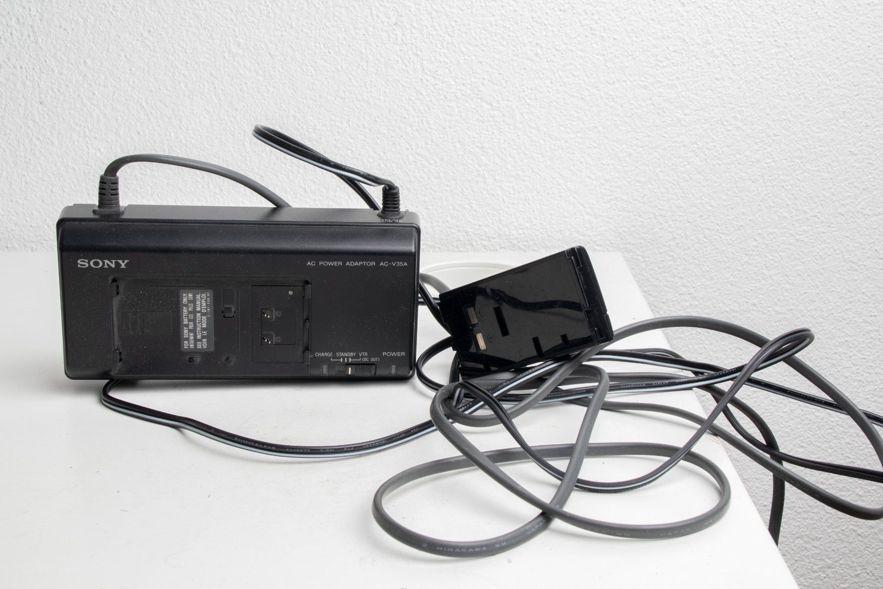 Unità & Adattatore: SONY AC-V35A Netzadapter AC Adapter – Usato da Emmen venduto da chromaton