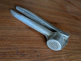 Vintage Knoblauchpresse Susi Swiss M Design-Klassiker Zyliss