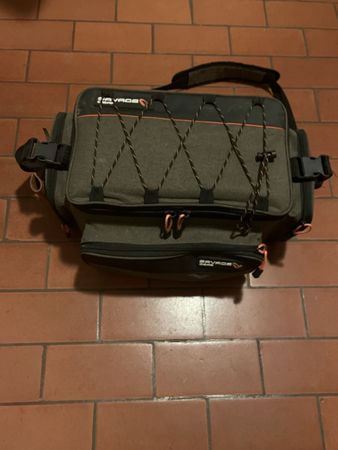 Savage Gear Angelkertasche mit Boxen und Zubehör