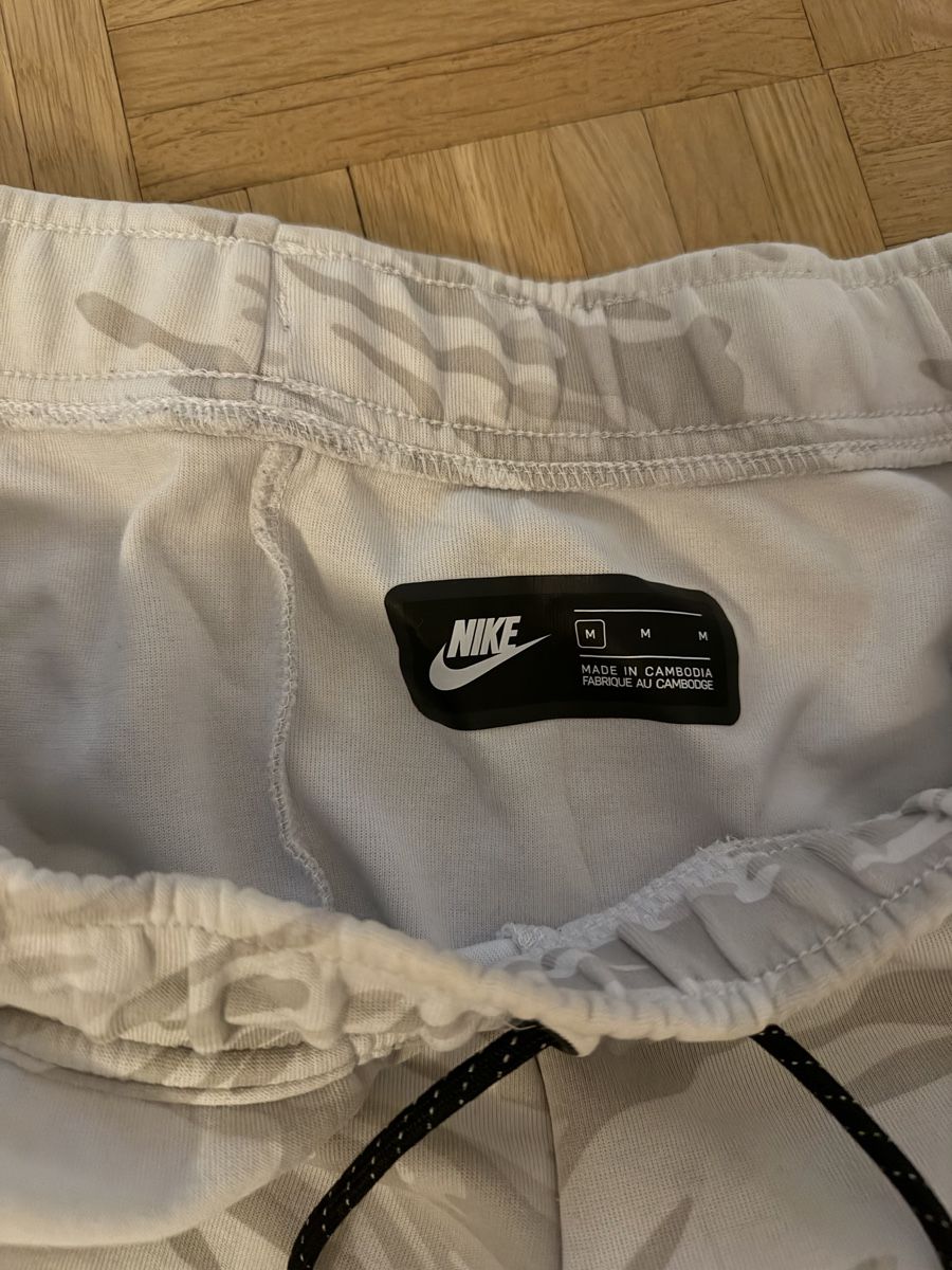 Hosen: Nike Tech Fleece Hose Herren Grösse M hellgrau getarnt – Gebraucht aus Basel von max_92wh 2