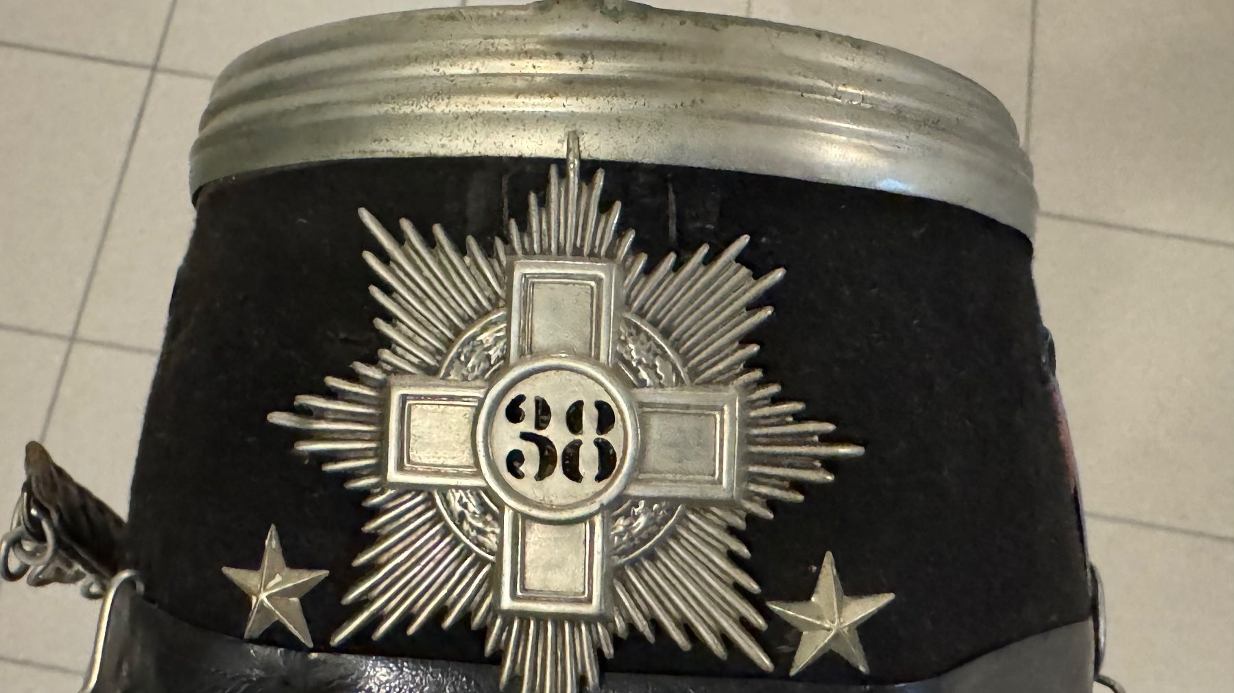 Schweizer Armee Uniformi & Effetti personali: Original Schweizer Dragonerhelm Kavallerie M1918 – Usato da Bremgarten AG venduto da Schussi 4