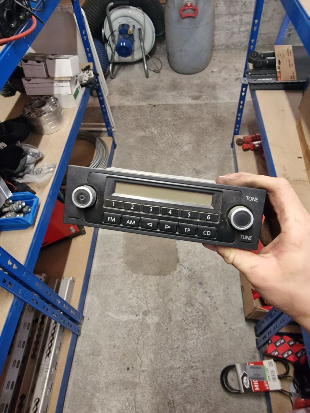 Toutes les pièces auto: Radio zu VW T5 – D'occasion à Mols par L.M.123