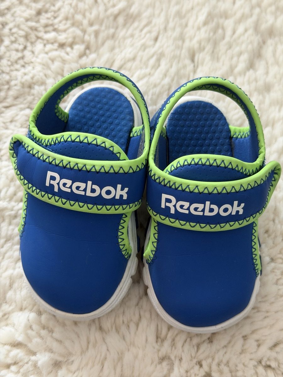 Reebok Schuhe für Jungen: 2 items , kids , size 21 – Gebraucht aus Schaffhausen von Nadiuna 1