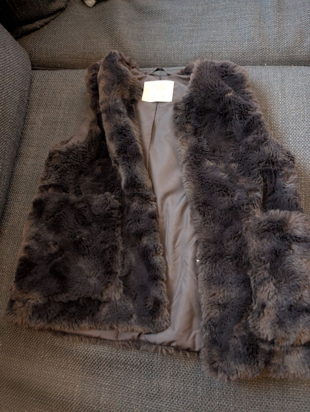 Zara Autres vêtements fille: Gilet 120 – D'occasion à Bern par berneroberlaenderin