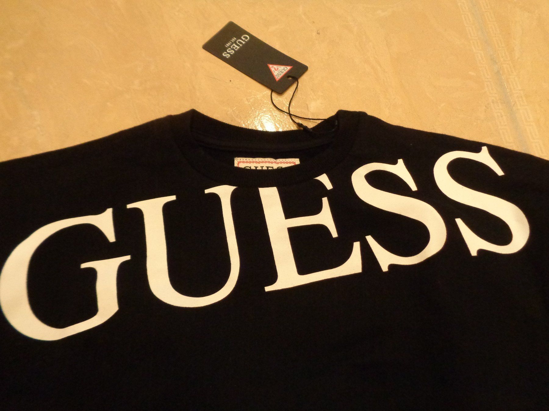 Guess Pullover & Sweatshirts: Guess neuer cooler Kurzpulli, 6J 116 – Neu (gemäss Beschreibung) aus Klingnau von Markus14 1