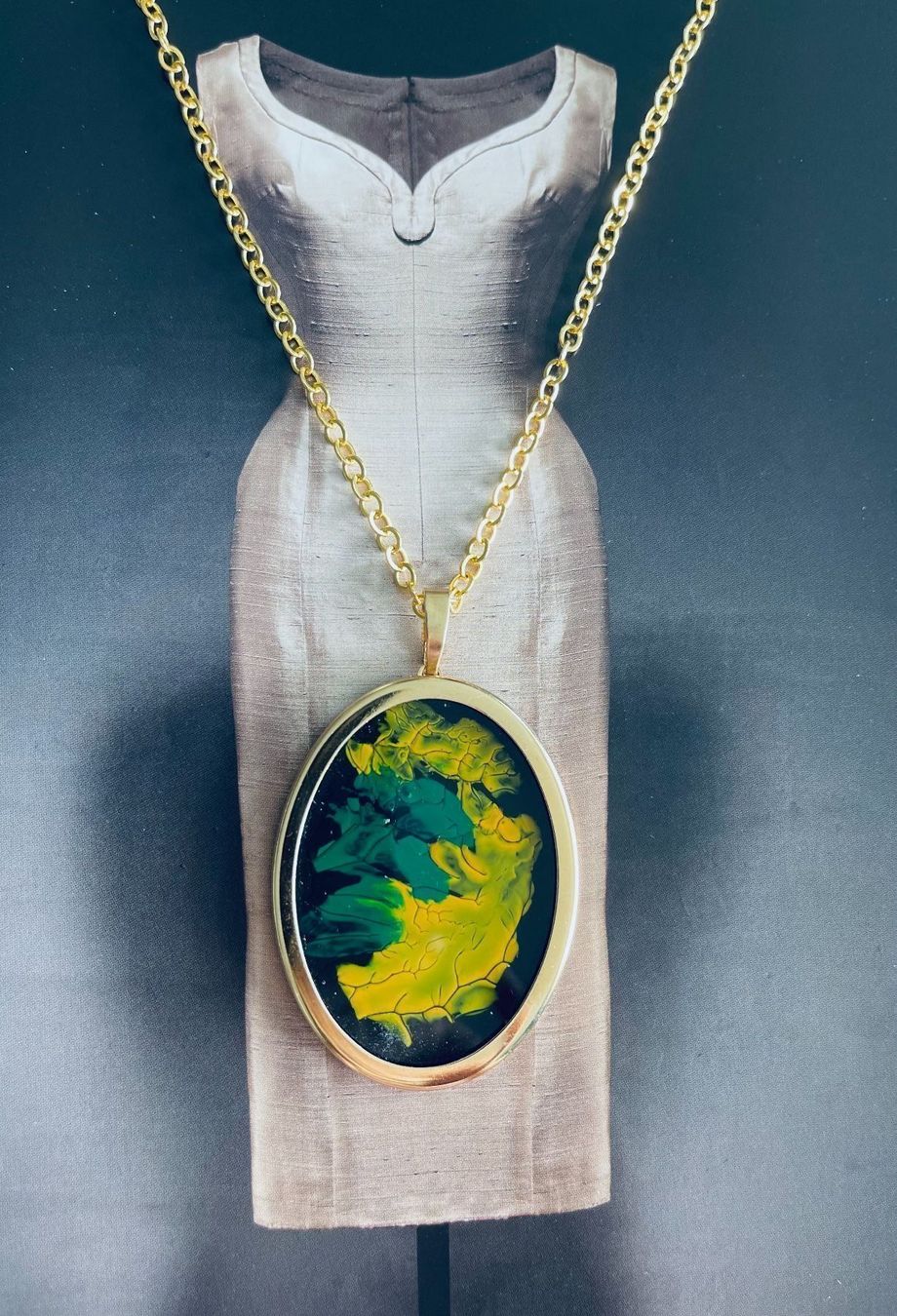 Catenine: Wunderschöne Kette mit Medaillon – Usato da Winkel venduto da KaschmirArt 2