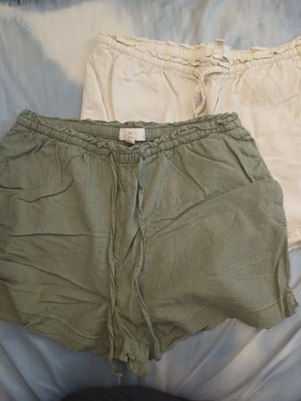Pair of solid-colored shorts (green and beige)