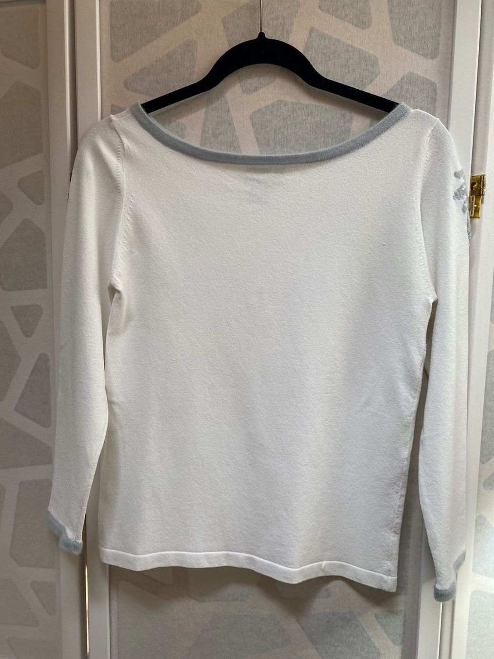 Top: Joli pull blanc avec motif. XS – Nuovo (secondo la descrizione) da Grund b. Gstaad venduto da PlageNeige