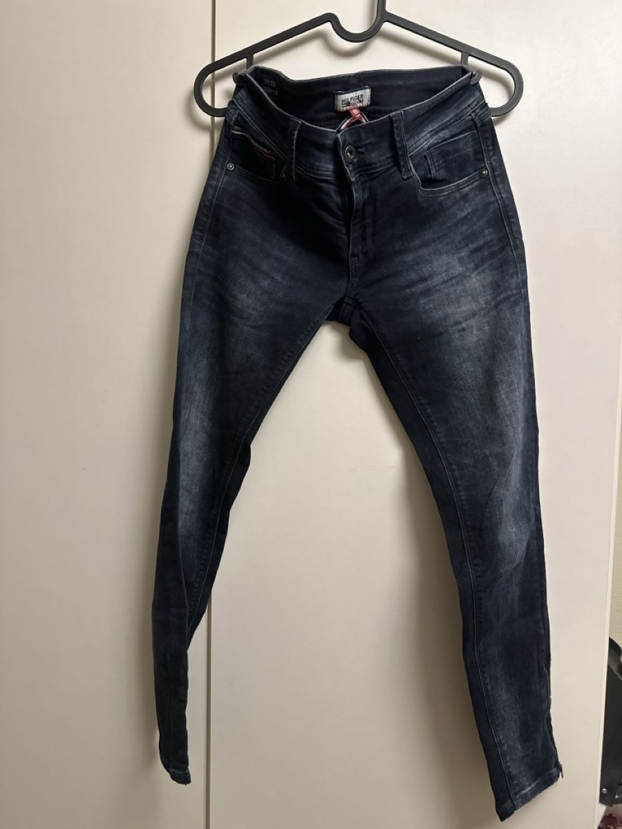 Tommy Hilfiger Jeans: Jeans Packet, Tommy Hilfiger &Levi's – Gebraucht aus Zug von a.marryl 5
