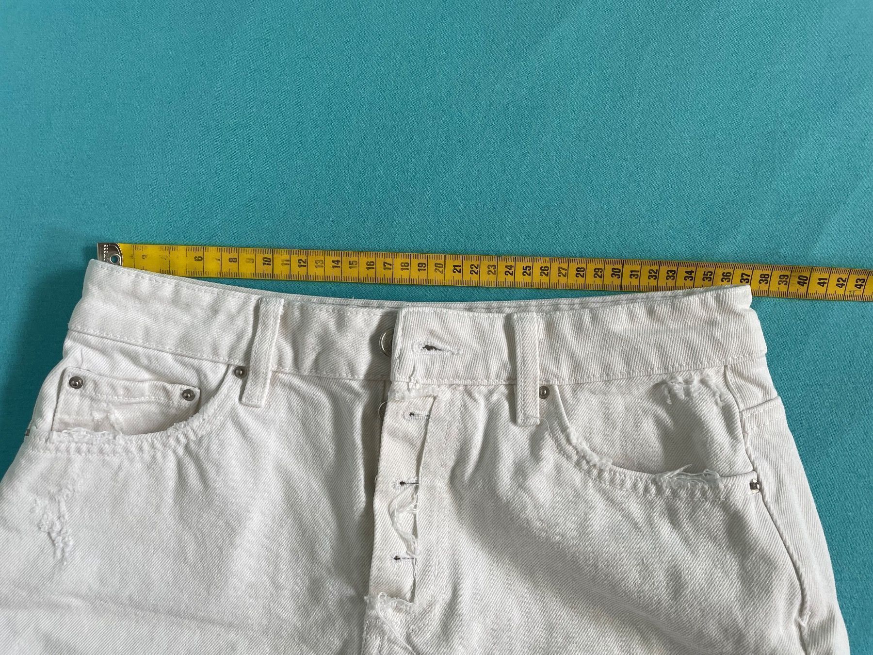 Zara Röcke: Zara Jeansrock weiss – Gebraucht aus Basel von Robyn20 8