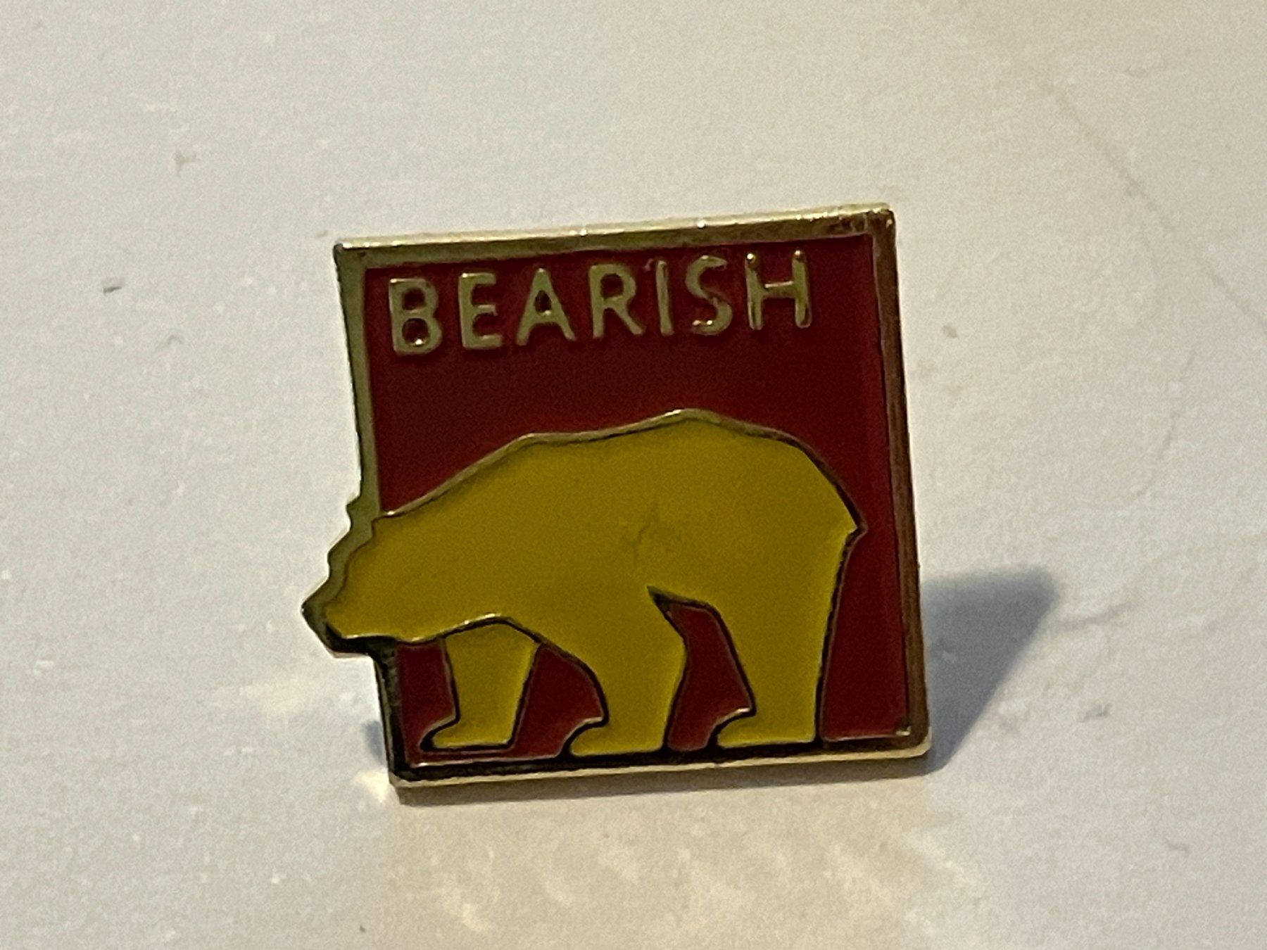 Plaketten & Abzeichen: 1 Pin Bearish – Gebraucht aus Basel von djwwpp