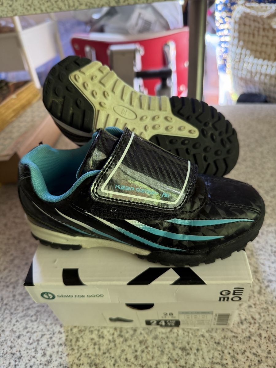 Puma Chaussures garçon: Kinderschuhe 4x Gr.28 – D'occasion à La Garde (Sembrancher) par jan_b6mp 1