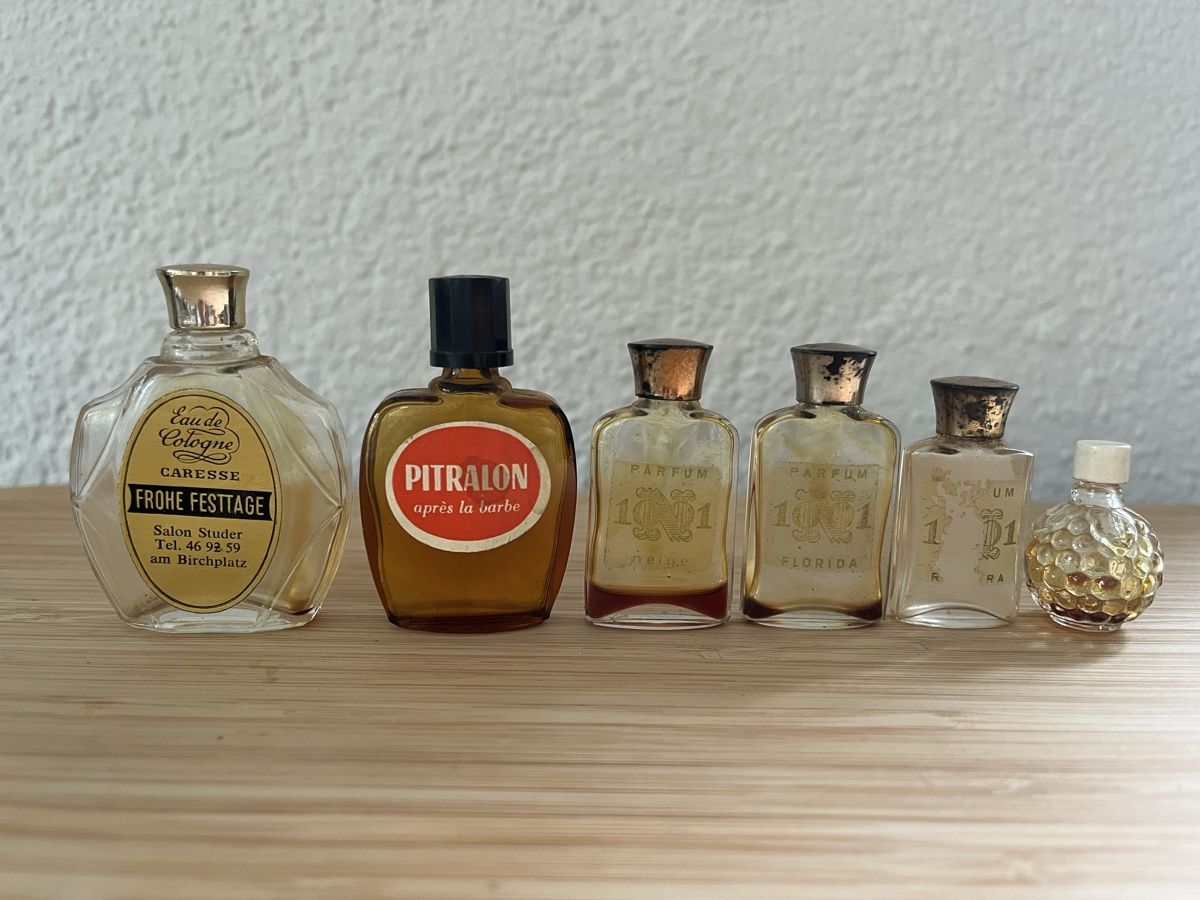 Parfum & Eau de Toilette: Parfumflaschen mini  – Gebraucht aus Lengnau AG von Schmitzli05