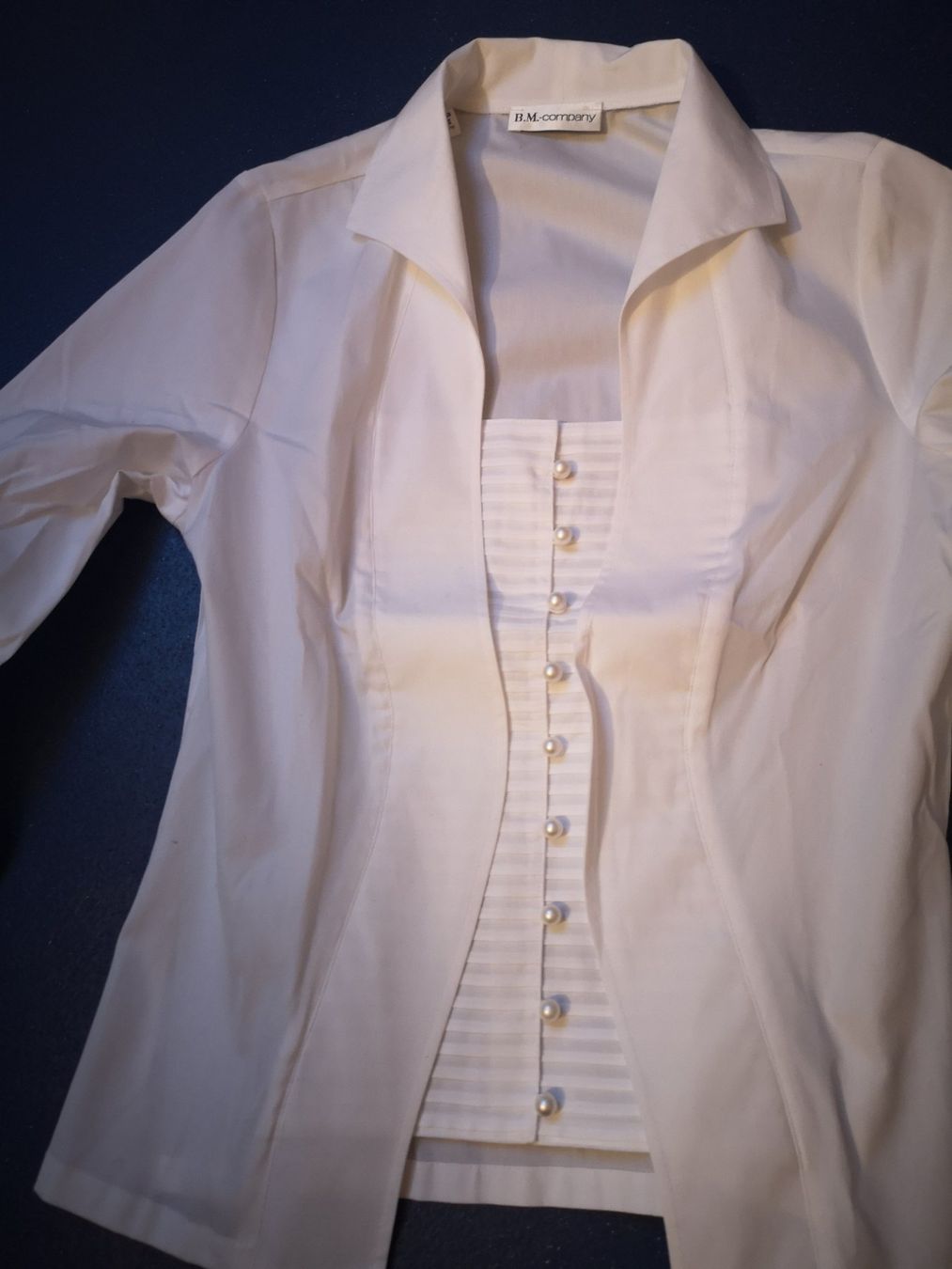 Blusen: Tolle Bluse mit Perlenknöpfen Gr. S – Gebraucht aus Meggen von Mcgiver_1 1