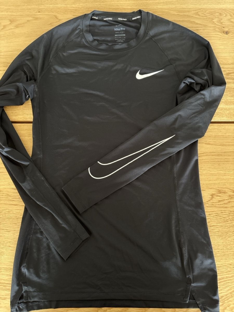 Nike T-Shirts: Nike Pro Shirt in Schwarz L – Gebraucht aus Richterswil von Nancy69
