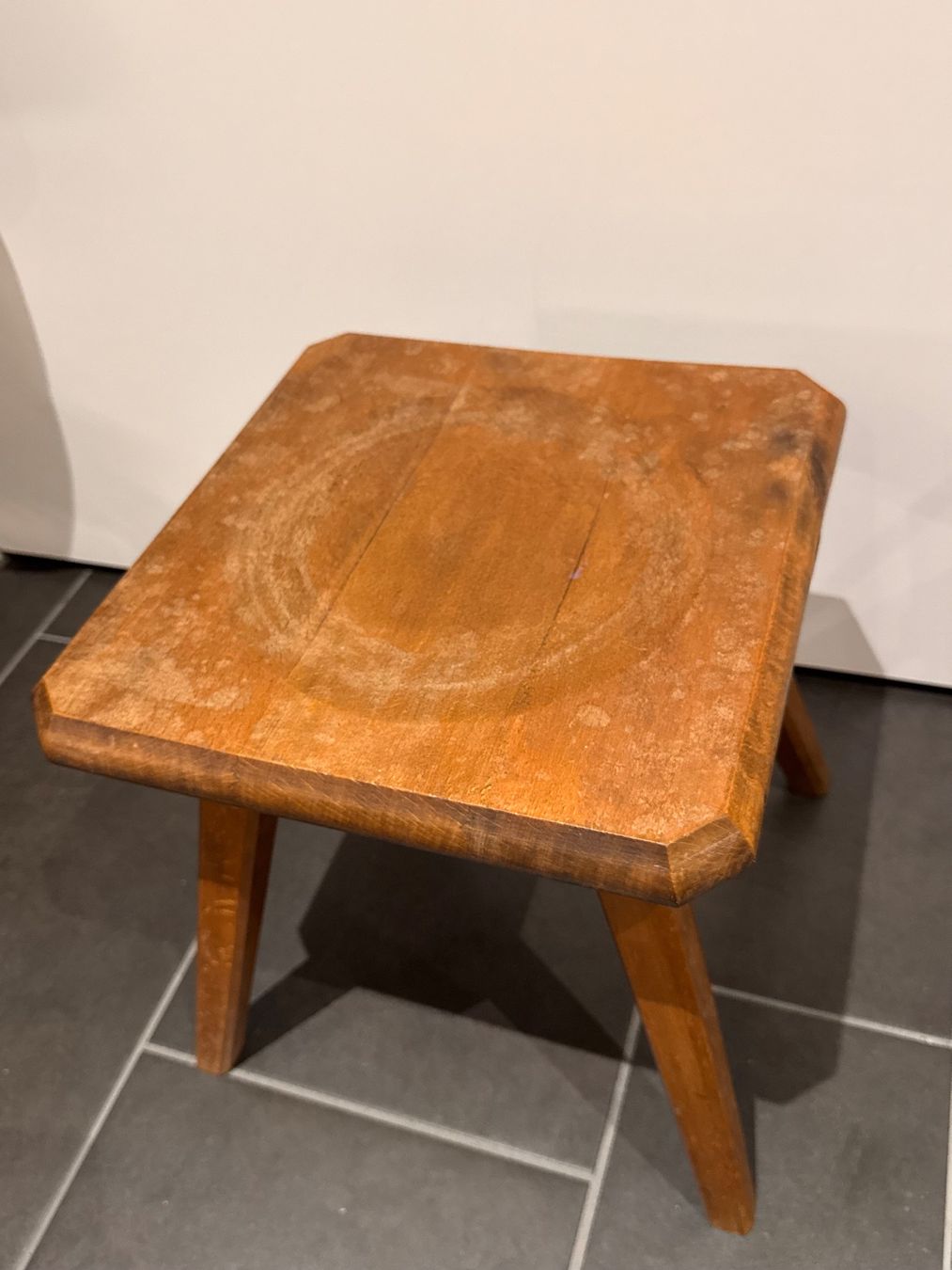 Hocker: Alter Schemel Hocker aus Holz – Gebraucht aus Rothrist von Fondgruebe 1