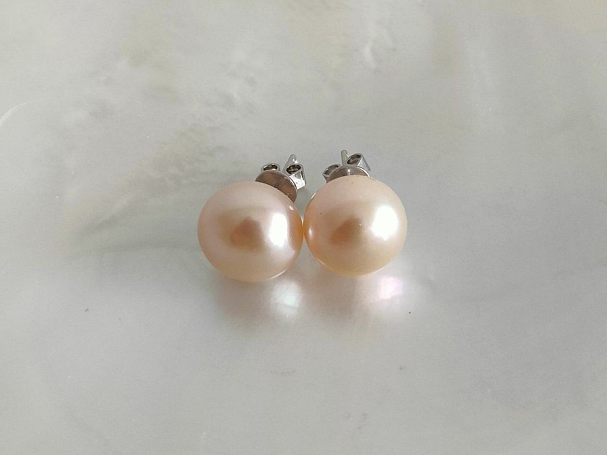 Ohrringe & -stecker: Süsswasserperle Ohrstecker ca. 11mm, apricot – Neu und originalverpackt aus Rümlang von 21f