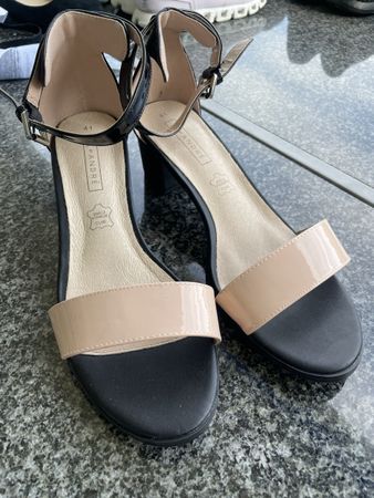 Neue schwarze Sandaletten Gr. 41, A by André, Top Zustand!