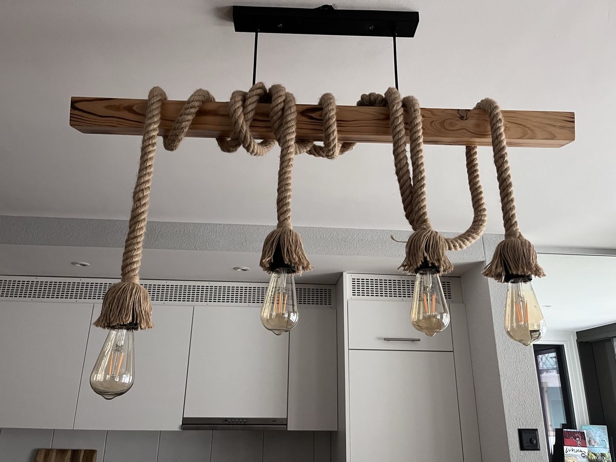 Lampadari & plafoniere: Rustikale Hängelampe mit Seil-Design, Holz – Usato da Hergiswil NW venduto da justofabio 1