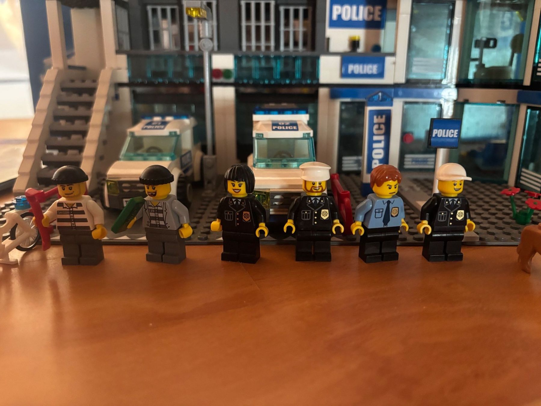 Lego Kit di costruzioni: Lego City 7498 Poste de police 2011 – Usato da MURAZ - SIERRE venduto da Pierre.A 2