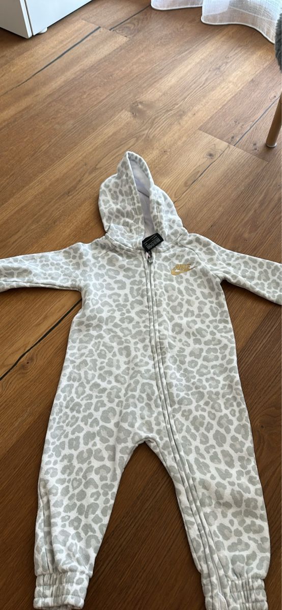 Nike Tute: Nike Overall Gr. 74-80  – Usato da Unterägeri venduto da Phil5