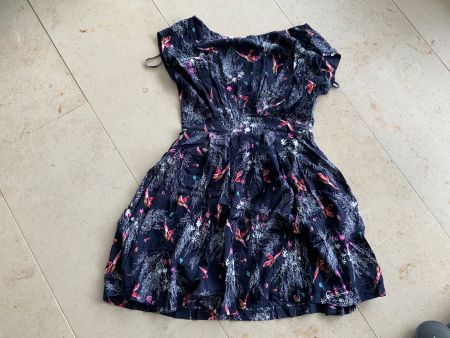 Louche Kleid S NEU