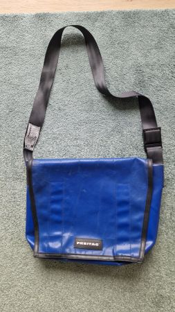 Freitag Umhängetasche in blau