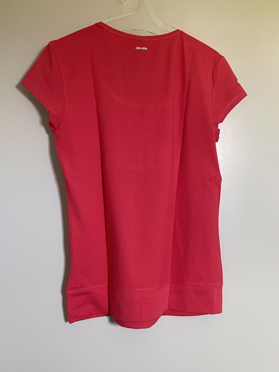 Adidas T-Shirts: T-shirt Adidas rouge taille S – Neu (gemäss Beschreibung) aus Vuadens von Nina11 1