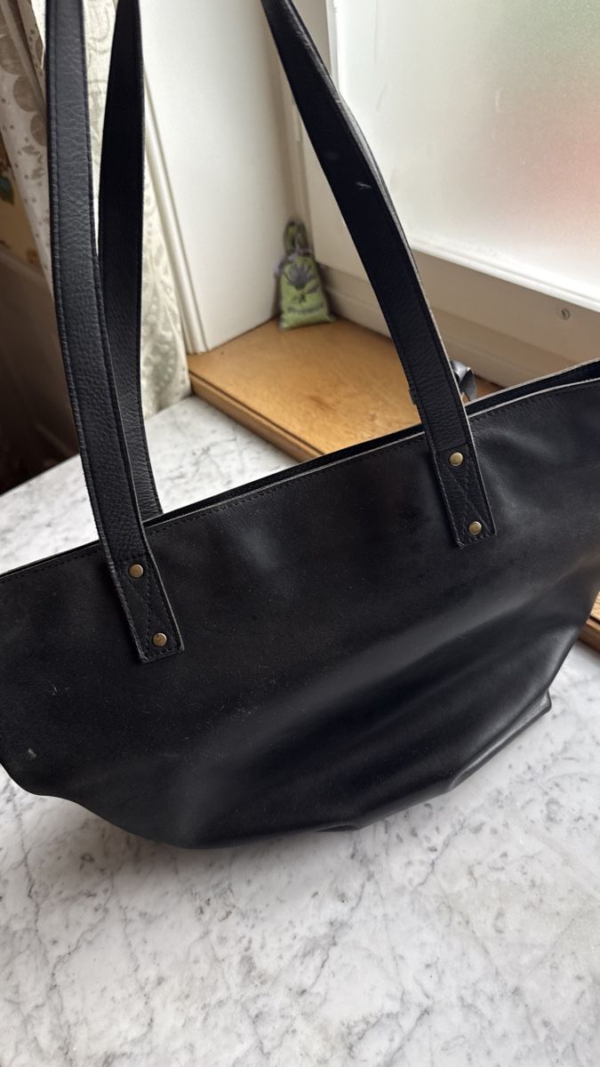 Taschen für Damen: Schwarze Ledertasche – Gebraucht aus Zürich von NorinaAurora 2