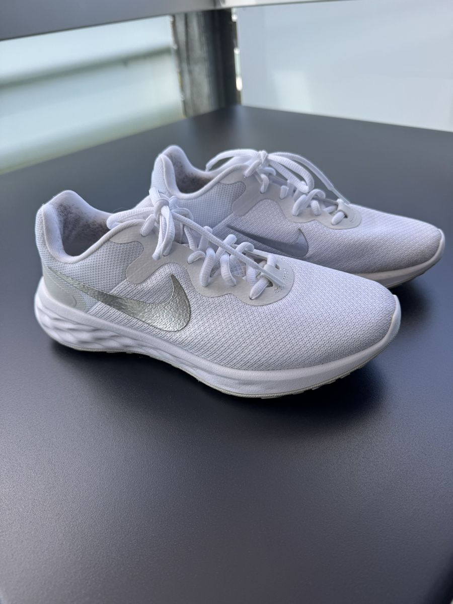 Nike Scarpe da donna: Nike Tennis Freizeit Schuhe – Usato da Regensdorf venduto da scheissspiel
